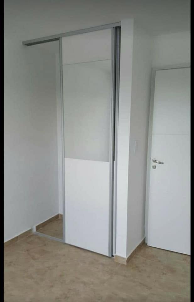 Dormitorio con placard empotrado de Cervantes 762, 6.º B.